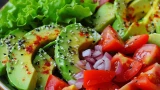 طريقة عمل سلطة الأفوكادو بالخضار