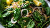 أكلة غنية بالحديد والمعادن - سلطة السبانخ
