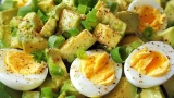 طريقة عمل سلطة الأفوكادو بالبيض