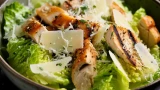 طريقة عمل سلطة سيزر بالدجاج المشوي