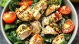أكلة مشبعة وصحية للغاية - سلطة الدجاج بالبيستو للرجيم